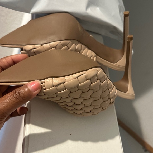 Women's Tan Woven Heeled Mules size 10 - Picture 3 of 9